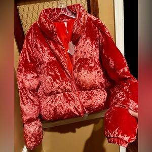 Beautiful velvet red/pink Fabletics jacket 2024. Women’s XXL - incredible fit!!